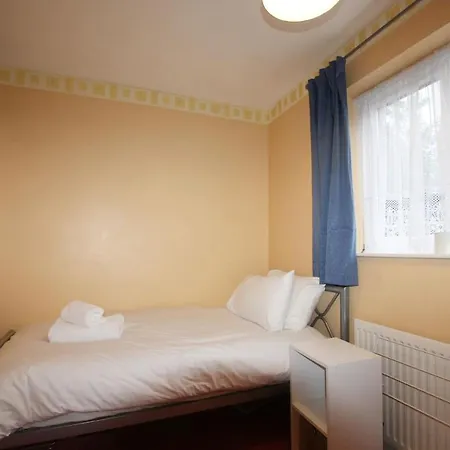 3 Bed Near To Hospital And Businesses Сasa de vacaciones *