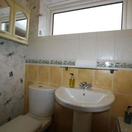3 Bed Near To Hospital And Businesses * Bristol