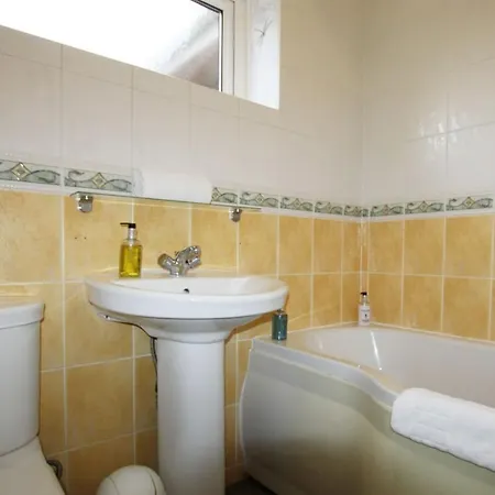 3 Bed Near To Hospital And Businesses Сasa de vacaciones