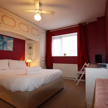 3 Bed Near To Hospital And Businesses *